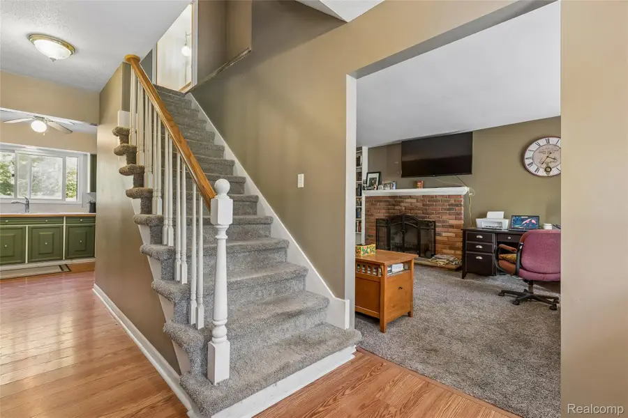 2329 Melody LN, Burton, MI 48509 - #2