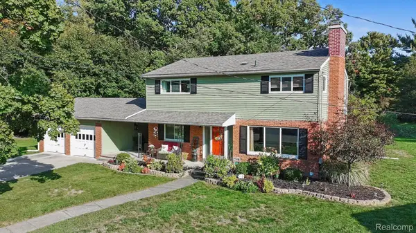 334 Crescent PL, Flushing, MI 48433