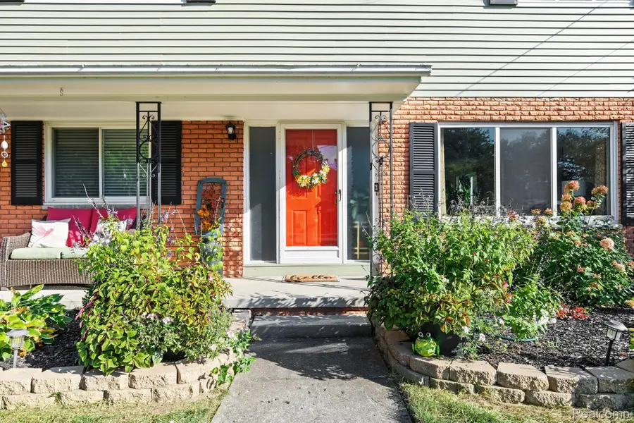 334 Crescent PL, Flushing, MI 48433 - #3