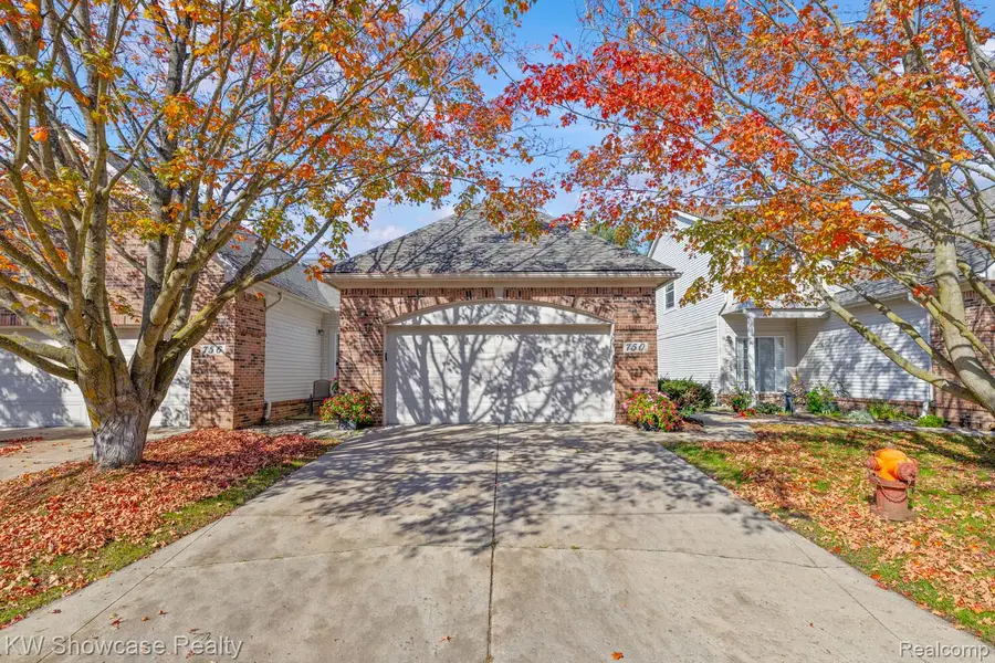 750 W River DR, Commerce Township, MI 48382 - #2