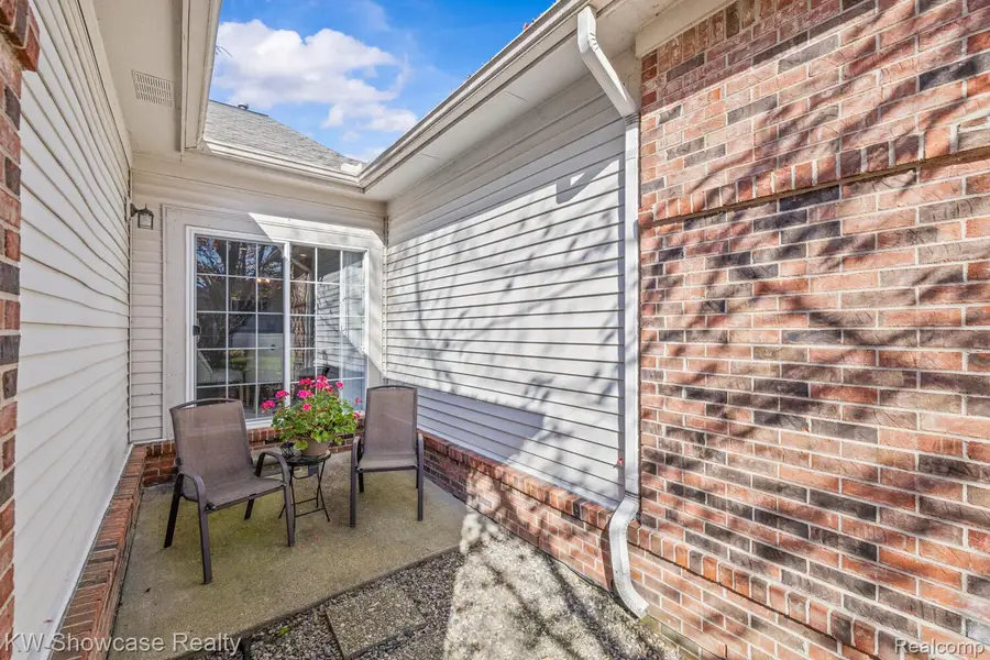 750 W River DR, Commerce Township, MI 48382 - #3