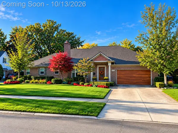 971 S Renaud RD, GrossePointeWoods, MI 48236