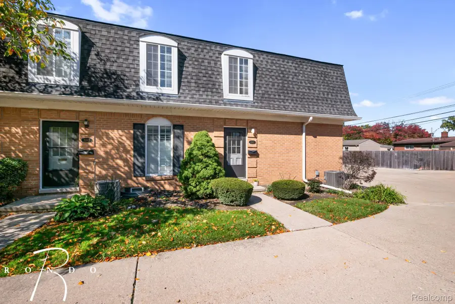 22817 Overlake ST, Saint Clair Shores, MI 48080 - #2