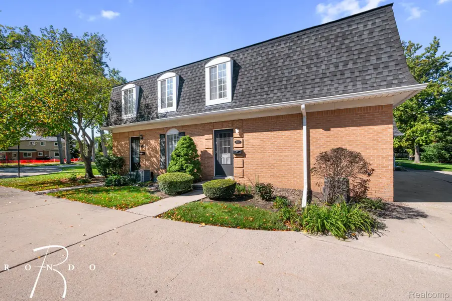 22817 Overlake ST, Saint Clair Shores, MI 48080 - #3