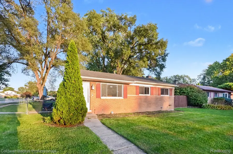 35470 Blairmoor DR, Clinton Township, MI 48035 - #2