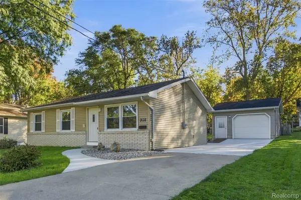 908 N East ST, Fenton, MI 48430