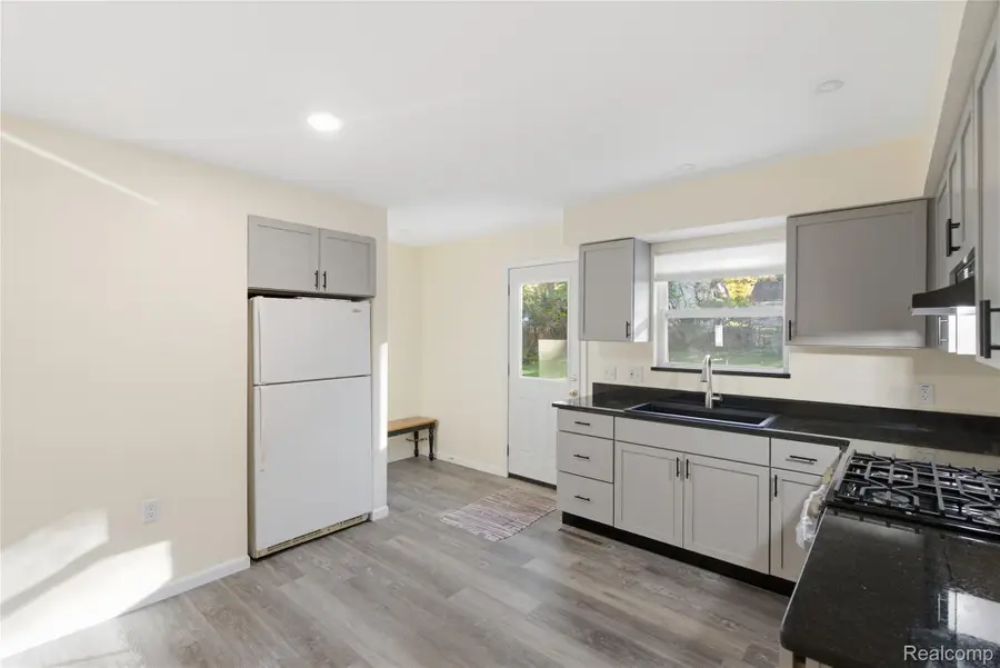 908 N East ST, Fenton, MI 48430 - #2