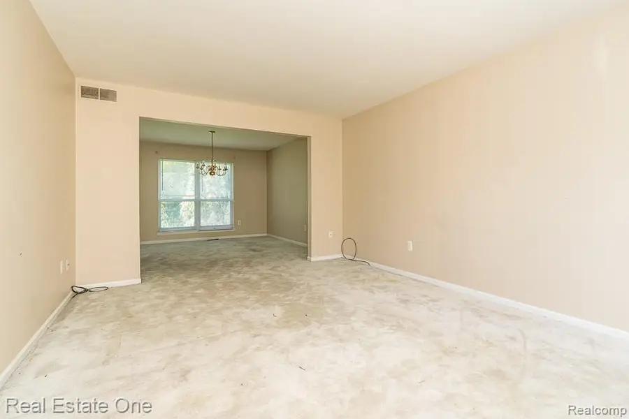 7583 Greenway LN, West Bloomfield, MI 48324 - #3