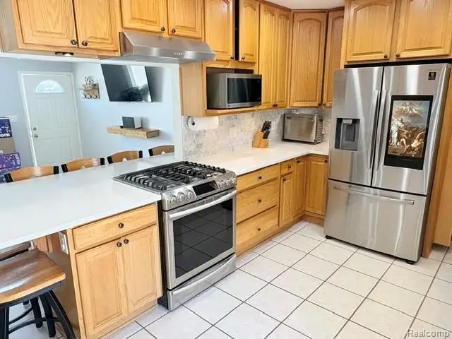 23255 Deanhurst ST, Clinton Township, MI 48035 - #3