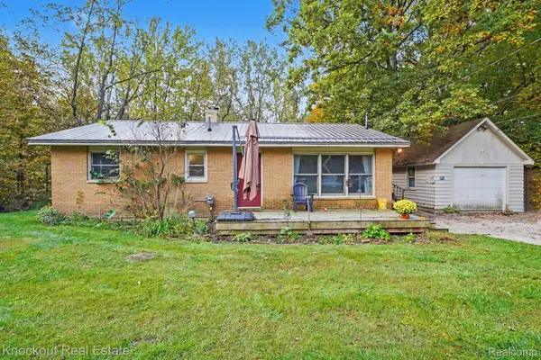 960 E Noyes DR, Midland, MI 48640