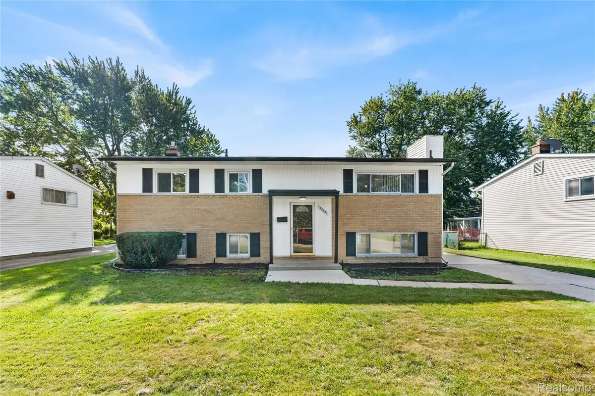 2244 Serra DR, Sterling Heights, MI 48310 - #1