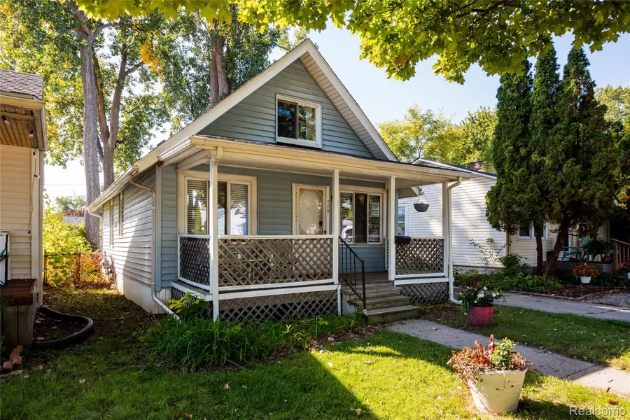 770 E Hazelhurst ST, Ferndale, MI 48220 - #2