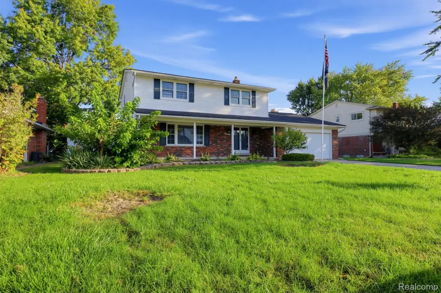 16515 Festian DR, Clinton Township, MI 48035 - #2