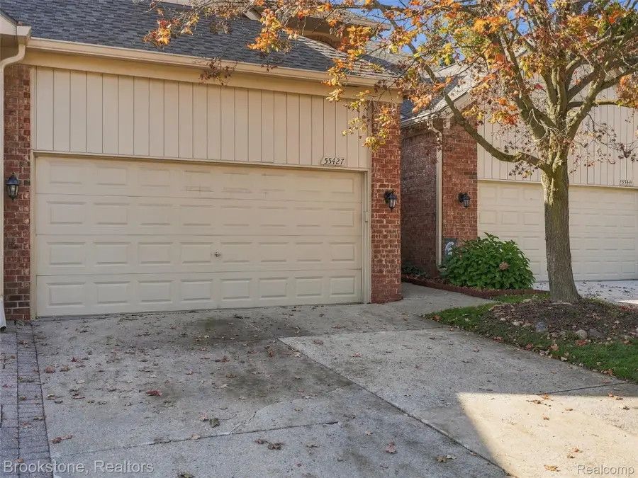 55427 Boardwalk DR, Shelby, MI 48316 - #2