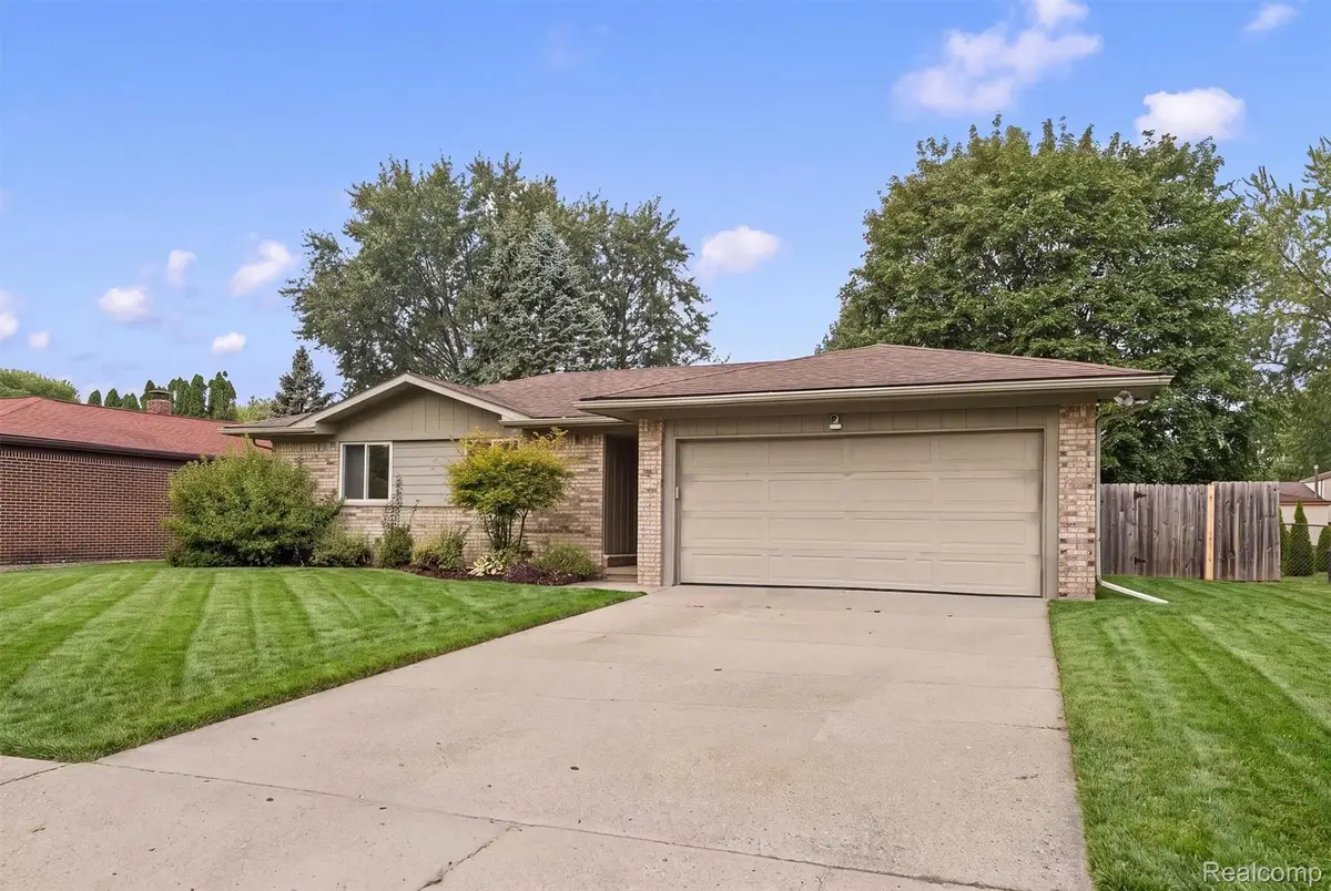 39861 Rager CT, Clinton, MI 48038 - #1