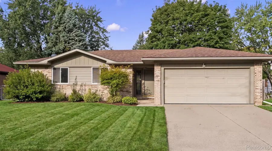 39861 Rager CT, Clinton, MI 48038 - #2