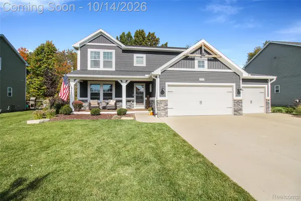 1272 Weatherstone LN, Howell, MI 48843