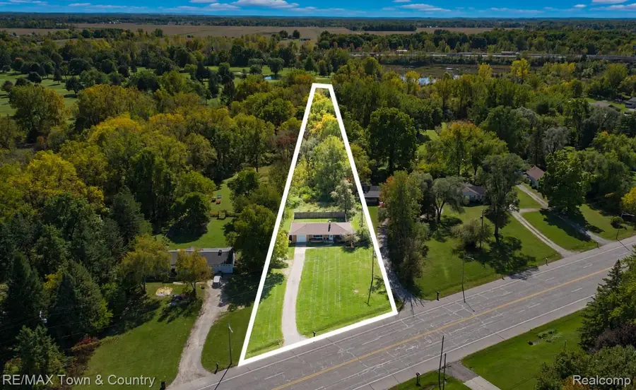6133 Miller RD, Swartz Creek, MI 48473 - #2