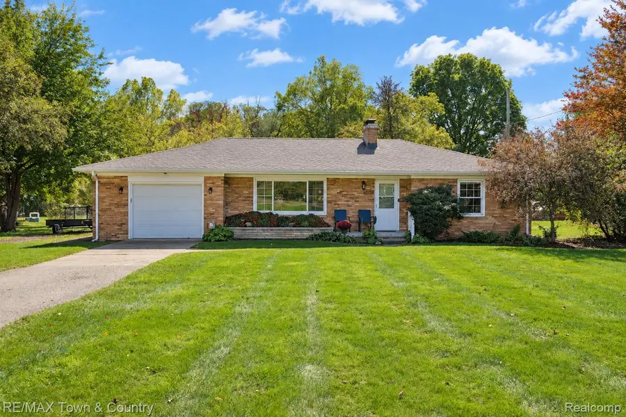 6133 Miller RD, Swartz Creek, MI 48473 - #3
