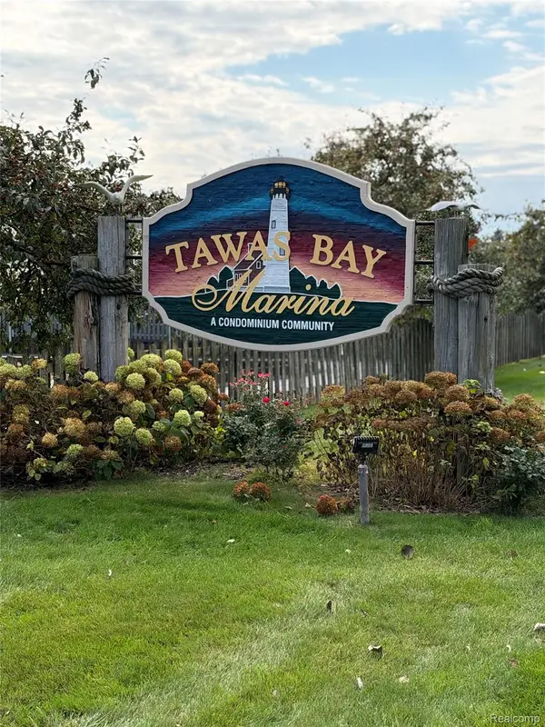939 W Lake ST, TawasCity, MI 48763