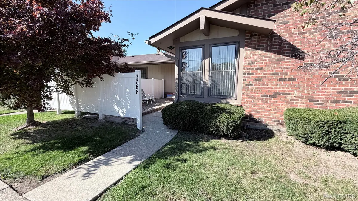 2768 Roundtree DR, Troy, MI 48083 - #1