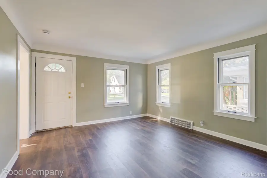 1988 Roslyn RD, Grosse Pointe Woods, MI 48236 - #2