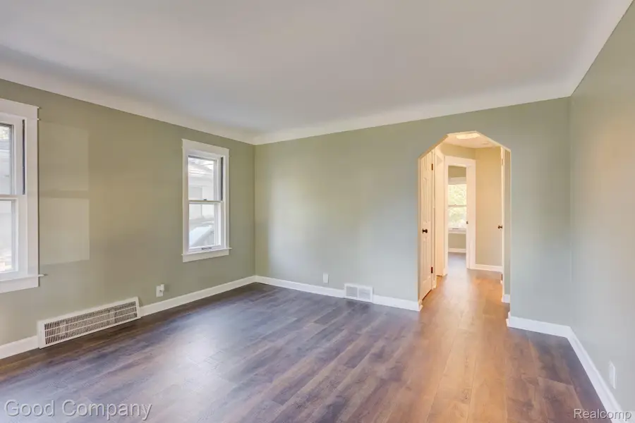 1988 Roslyn RD, Grosse Pointe Woods, MI 48236 - #3