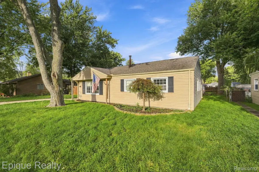37106 Farley ST, Clinton Township, MI 48036 - #2