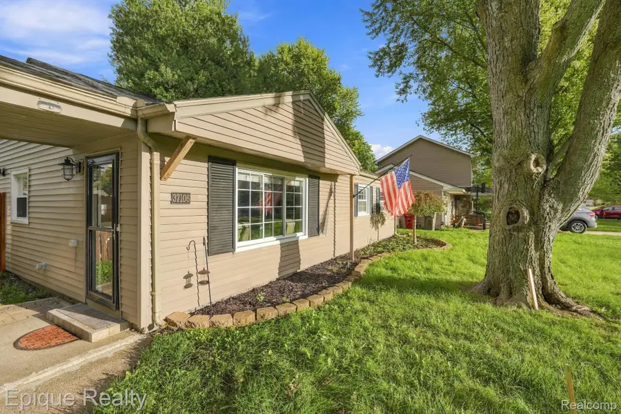 37106 Farley ST, Clinton Township, MI 48036 - #3