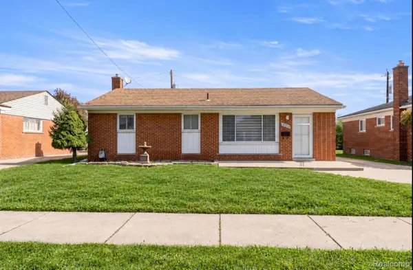 8544 Kinloch ST, DearbornHeights, MI 48127