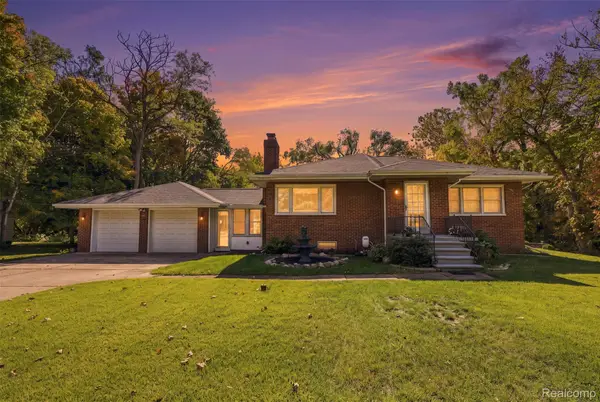 804 E Avon RD, RochesterHills, MI 48307