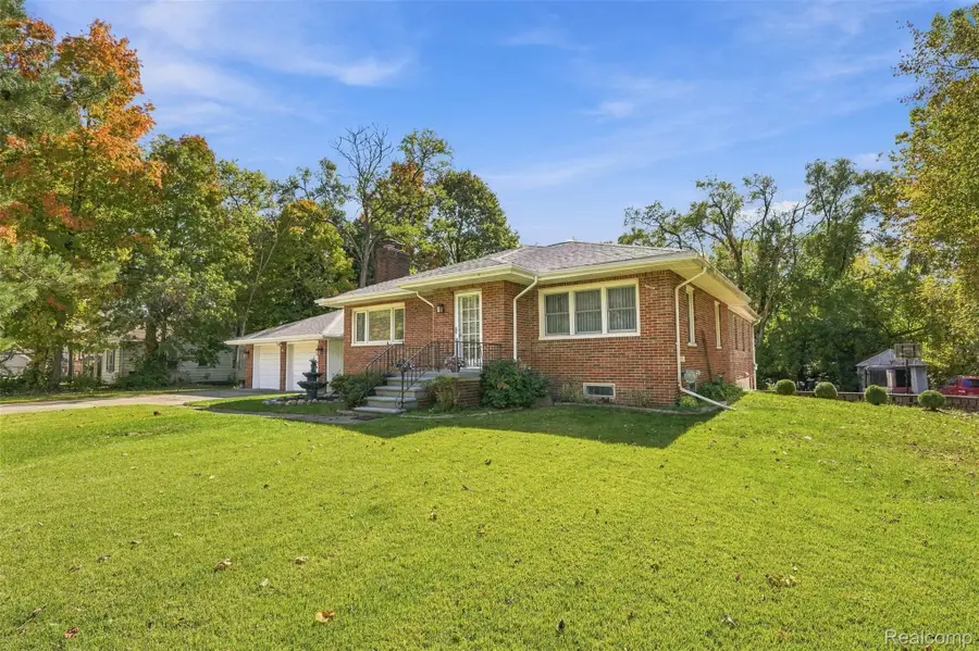 804 E Avon RD, Rochester Hills, MI 48307 - #3