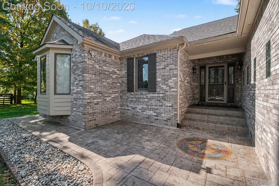 21329 Robinson ST, Farmington Hills, MI 48336 - #2
