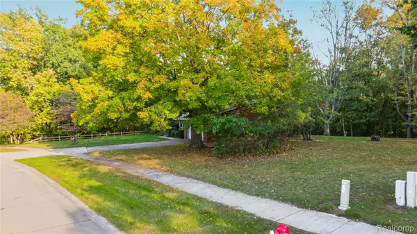42080 Farm Lane CT, SterlingHeights, MI 48313