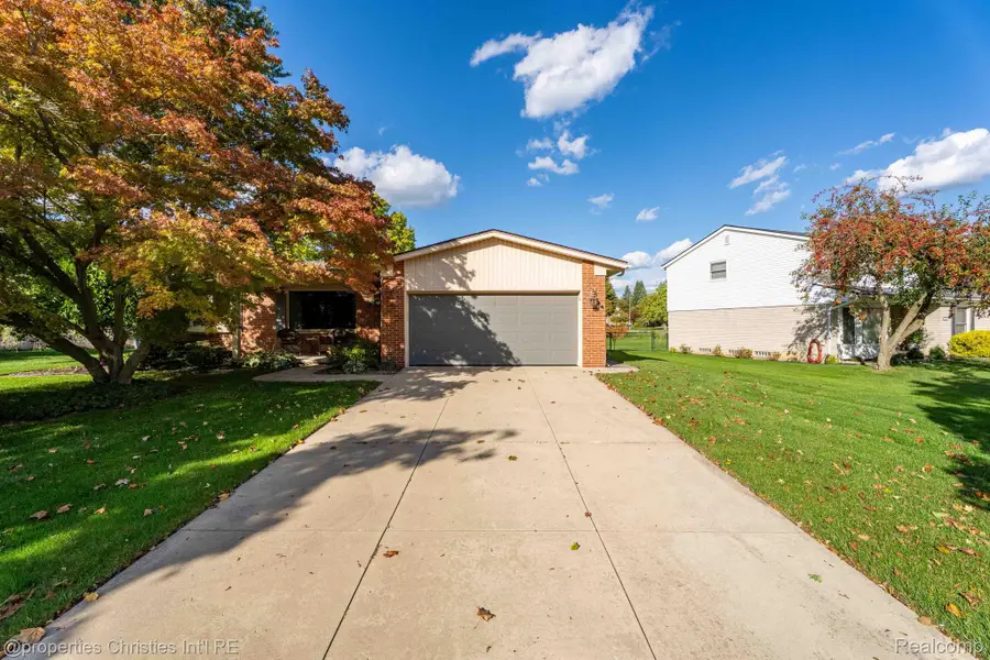 18544 Williams ST, Livonia, MI 48152 - #2