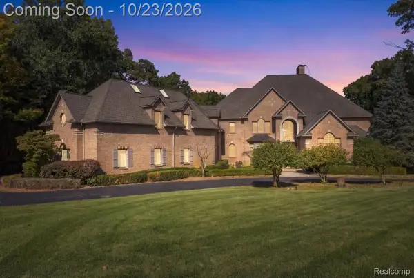 3002 Tall Timbers DR, Milford, MI 48380