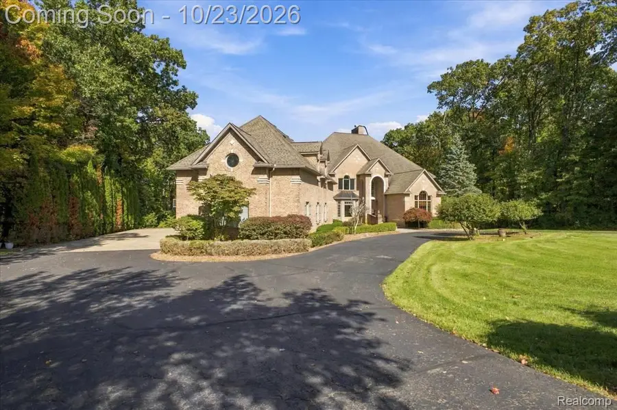 3002 Tall Timbers DR, Milford, MI 48380 - #2