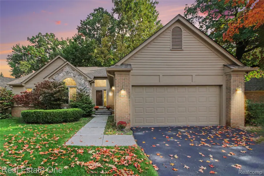 5023 Pheasant CV  # 4, West Bloomfield, MI 48323 - #2