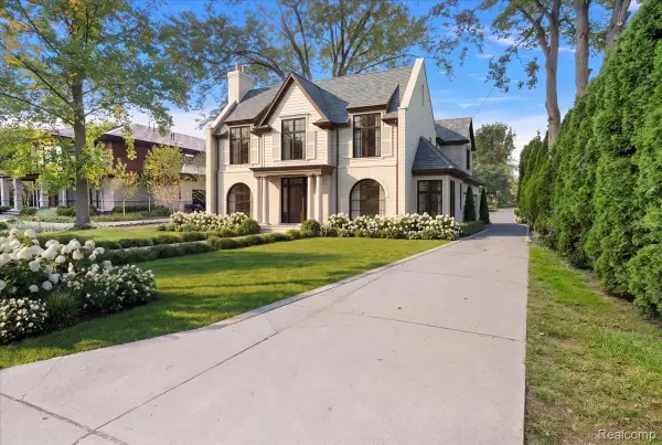 736 Pleasant ST, Birmingham, MI 48009