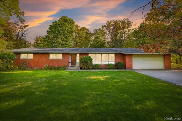 11850 Clinton River RD, SterlingHeights, MI 48313