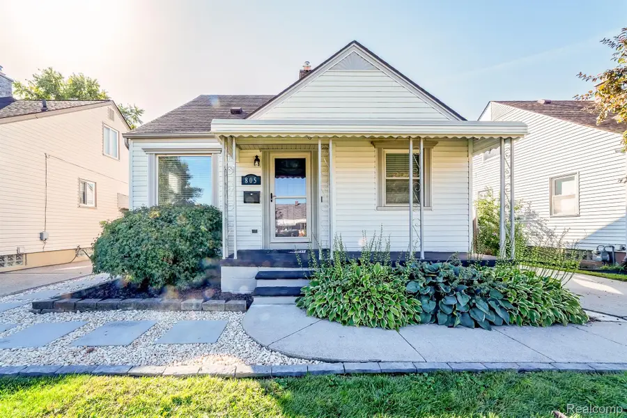 805 Cloverlawn BLVD, Lincoln Park, MI 48146 - #2