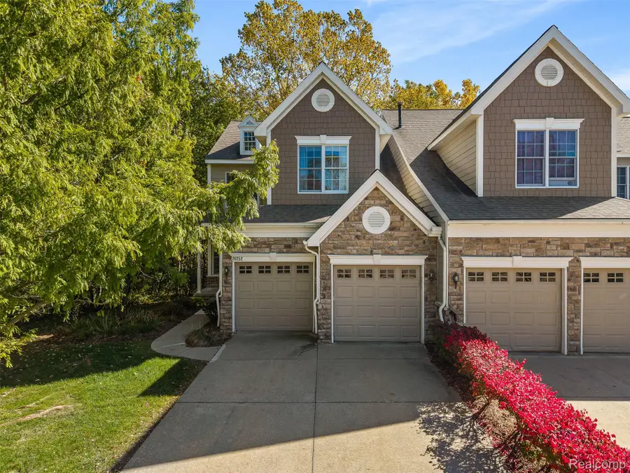 26252 Fieldstone DR, Novi, MI 48374 - #2