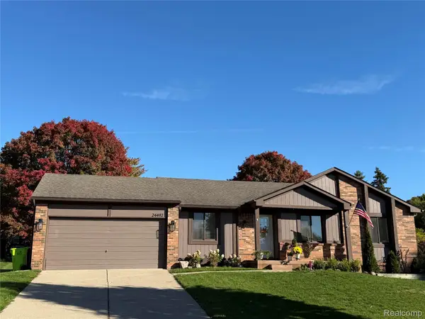 24492 Riverview LN, Novi, MI 48374