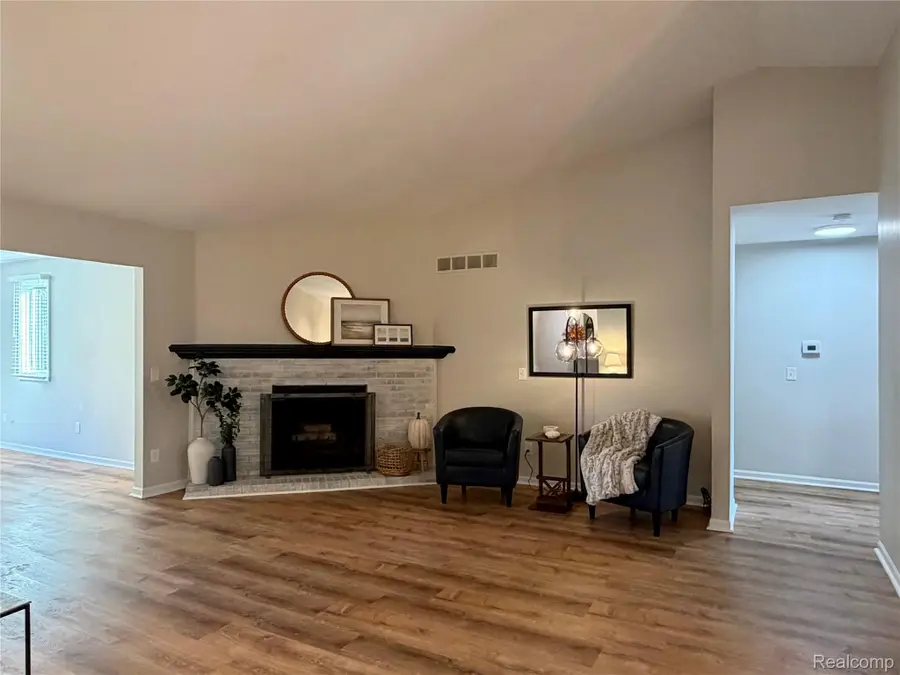 24492 Riverview LN, Novi, MI 48374 - #3