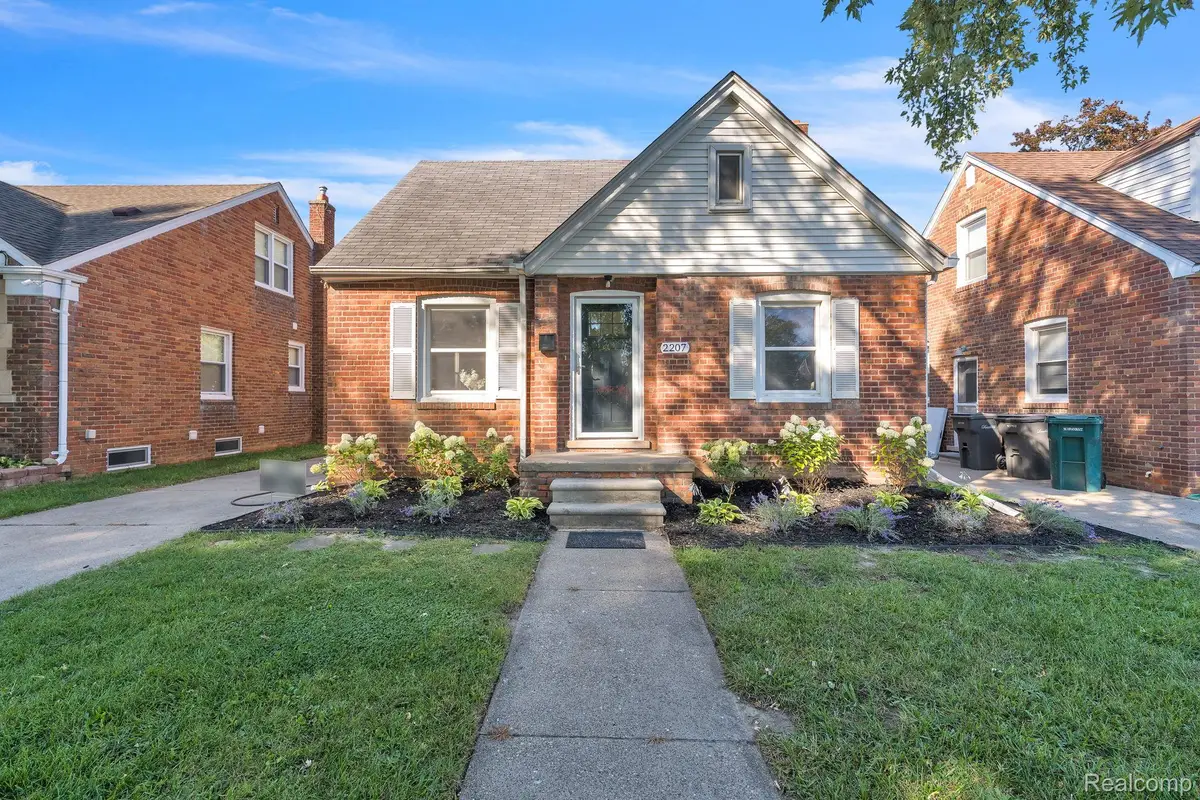 2207 Kingsbury AVE, Dearborn, MI 48128 - #1