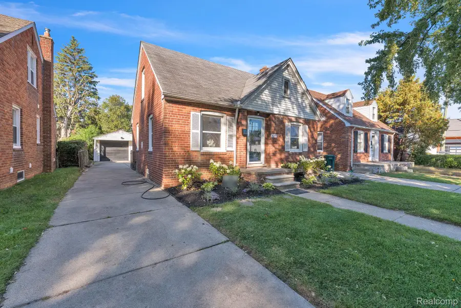2207 Kingsbury AVE, Dearborn, MI 48128 - #2