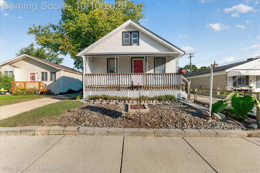 36 W Brickley AVE, Hazel Park, MI 48030 - #3