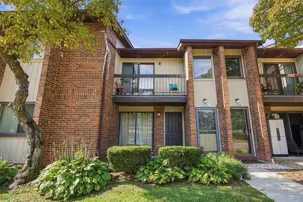 33537 Pondview CIR 19 # 126, Livonia, MI 48152