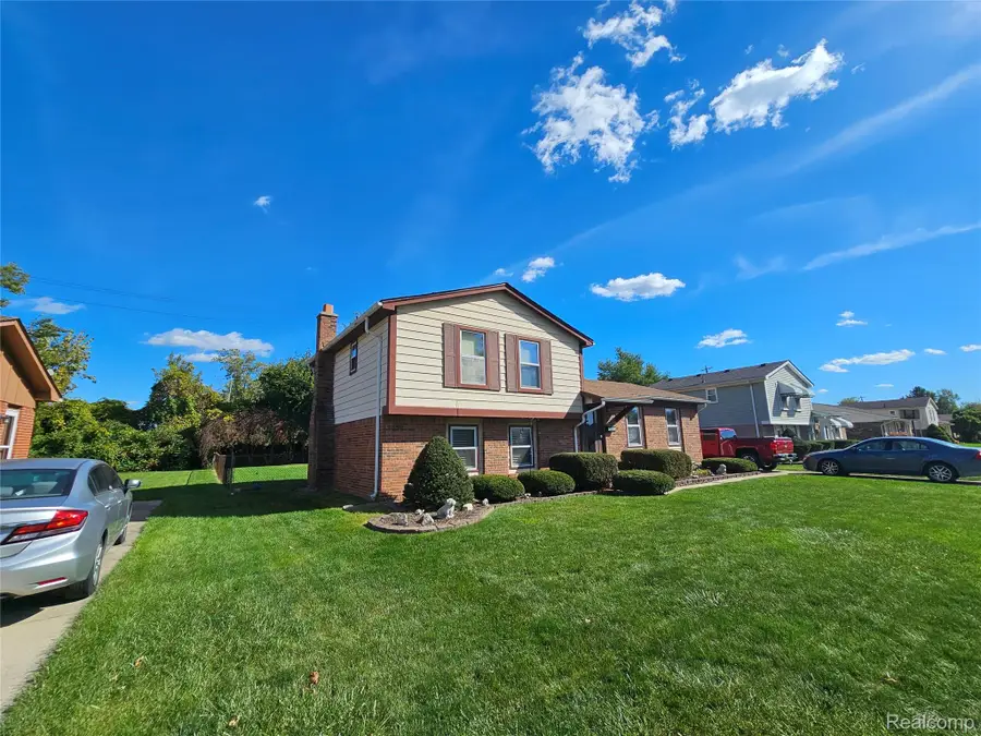 18253 Winwood AVE, Brownstown, MI 48193 - #2