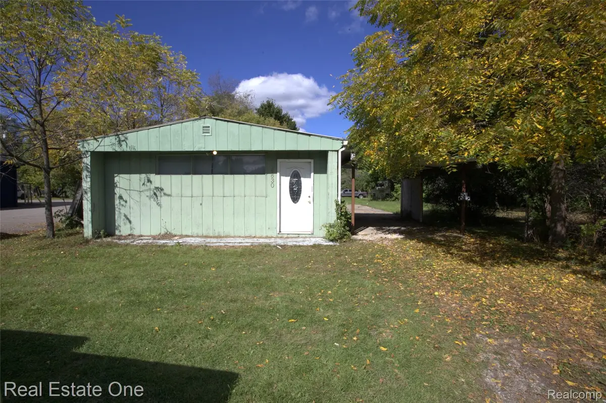 4830 Hatchery RD, Waterford, MI 48329 - #1